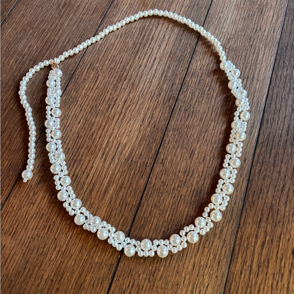 Elegant White Pearl Belt